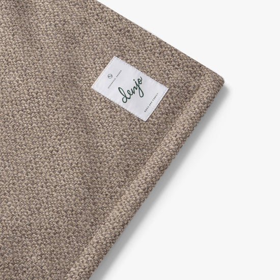 Koiran makuualusta matkalle, greige