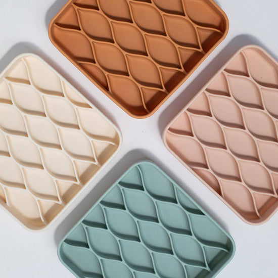 dogged  slow feeder, muskotti