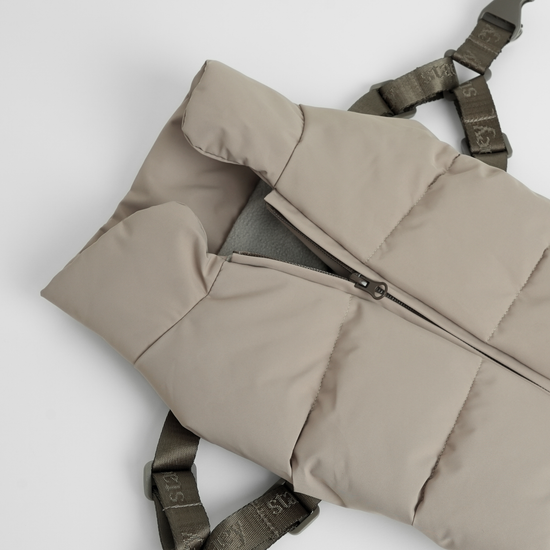 Staey Vera -koiran talvitakki valjailla, hiekka