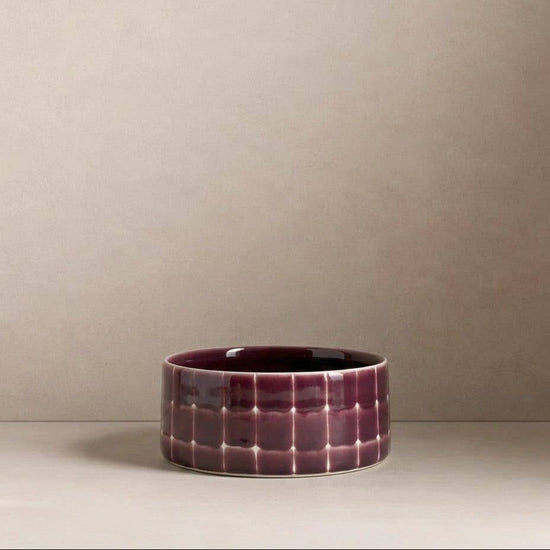 Egg Back Home ruudullinen koiran ruokakuppi burgundy