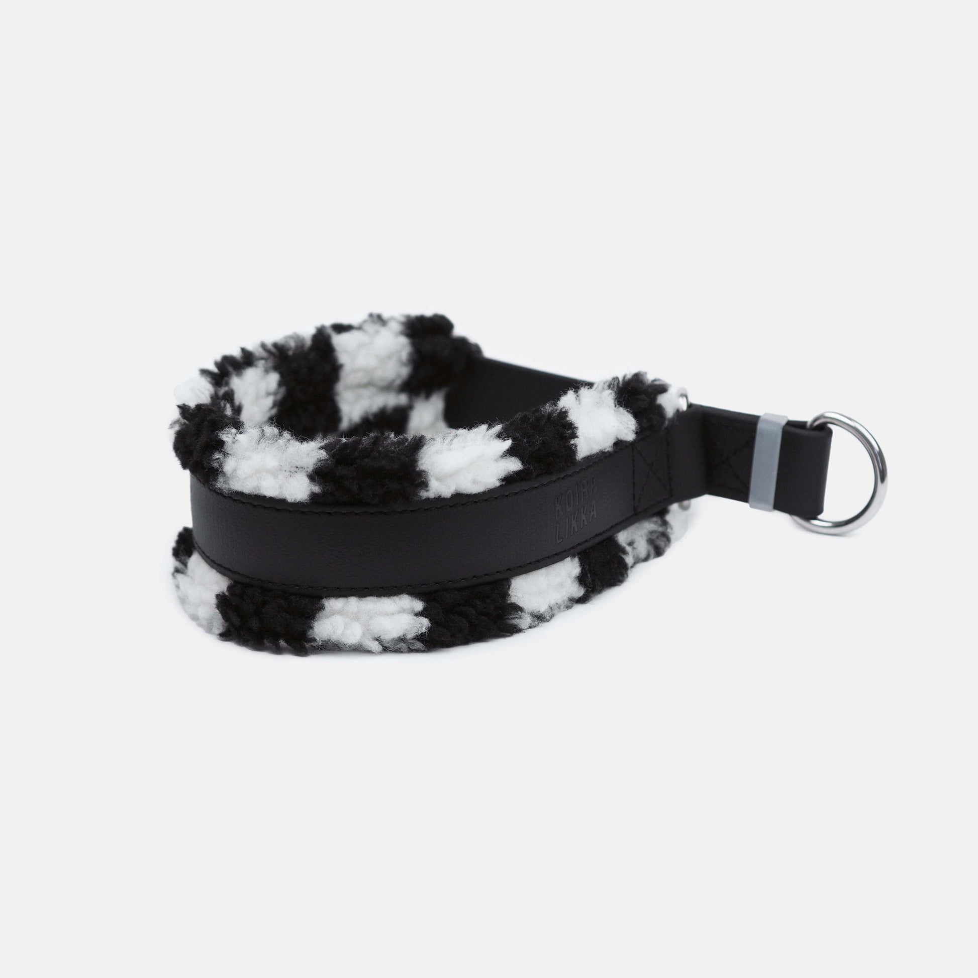 Musta koiran kaulapanta